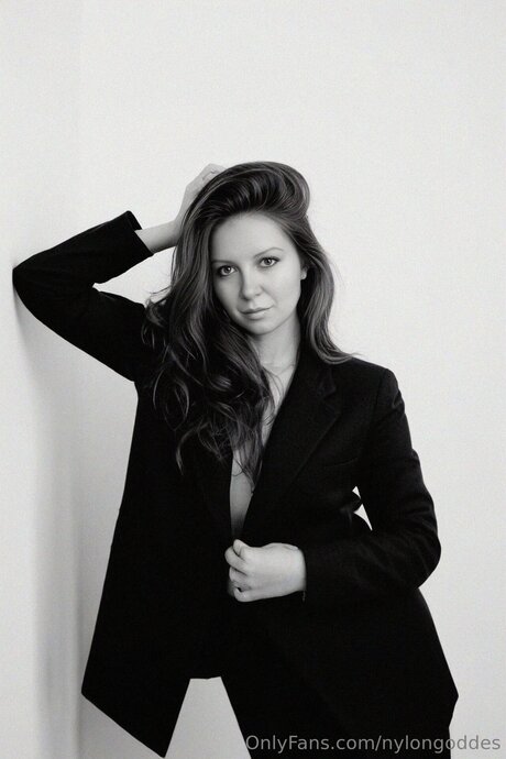 Nylongoddes model nudes picture