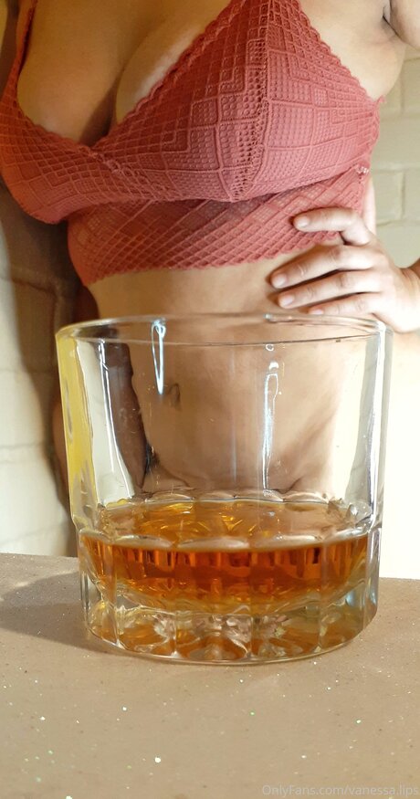 Vanessa Lips xxx model pics