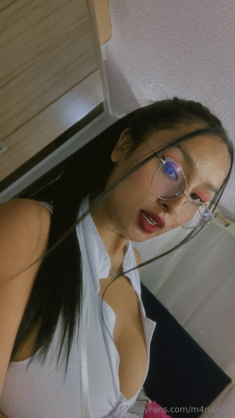 M4rian27 adult actress pictures