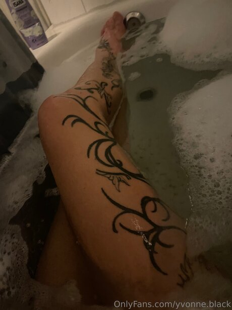 Yvonne Black pornographic model pictures