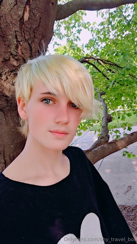 Shy Travel Boi xxx actress img