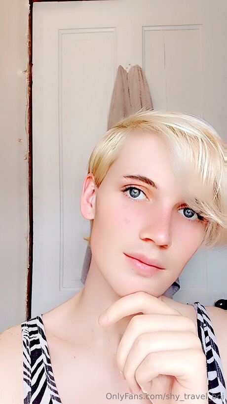 Shy Travel Boi exclusive pornstar galleries