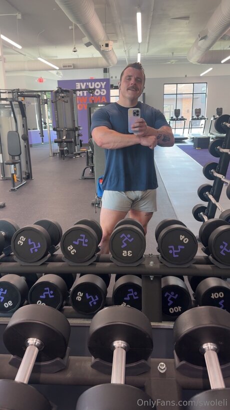 Swoleli model sexy images