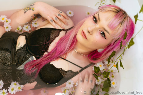 Lotsoflovemimi Free star nude picture