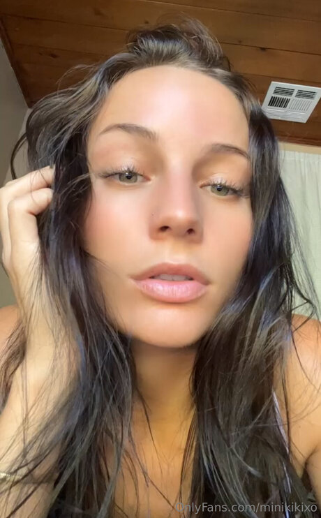 Minikikixo naked star pic