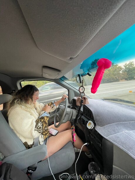 Twistedsistertwo model art photos