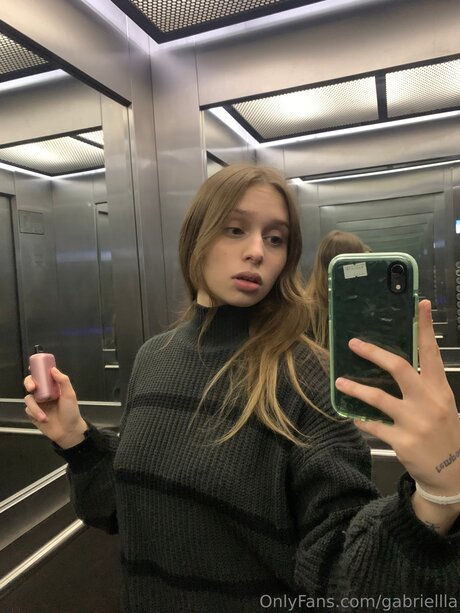 Gabriellla nude model picture