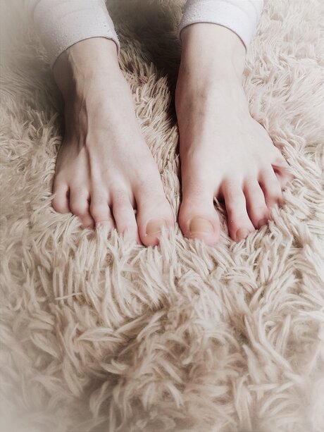 Goddessblondiefeet model xxx pic