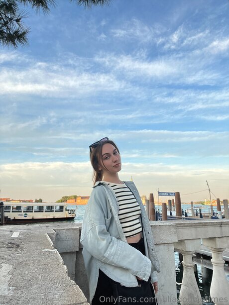 Juliadoubletimes pornographic star pics