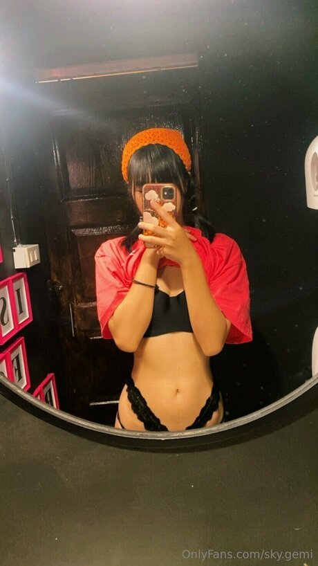 Sky Gemi hd actress pic