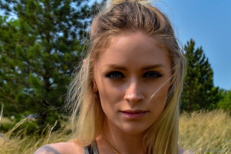 Suki Xxxaurora high quality model pictures