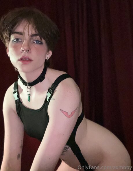 Zombby pretty model pic