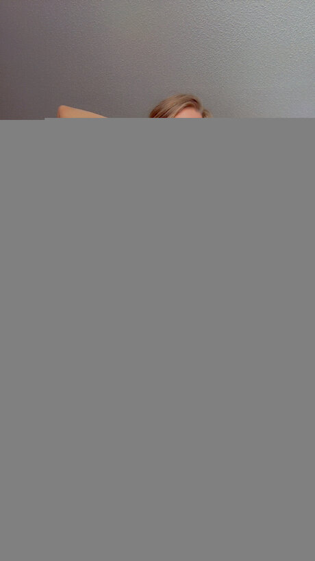 Ashley Nicol naked model pic