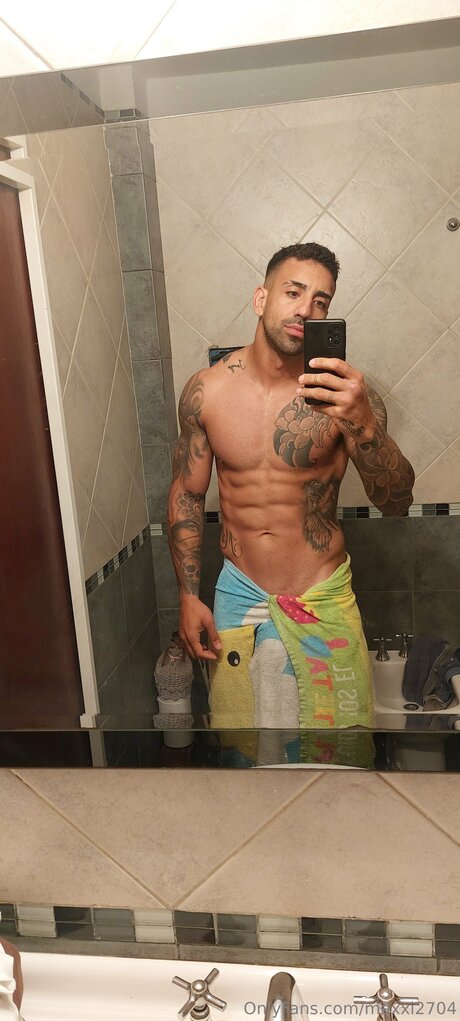 Maxxi2704 model pretty img