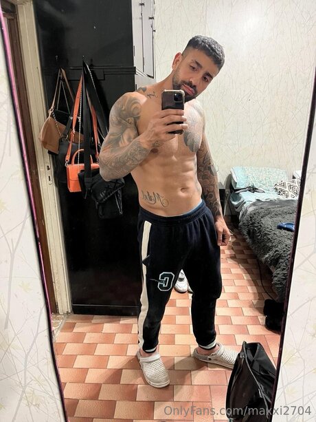 Maxxi2704 star nude img