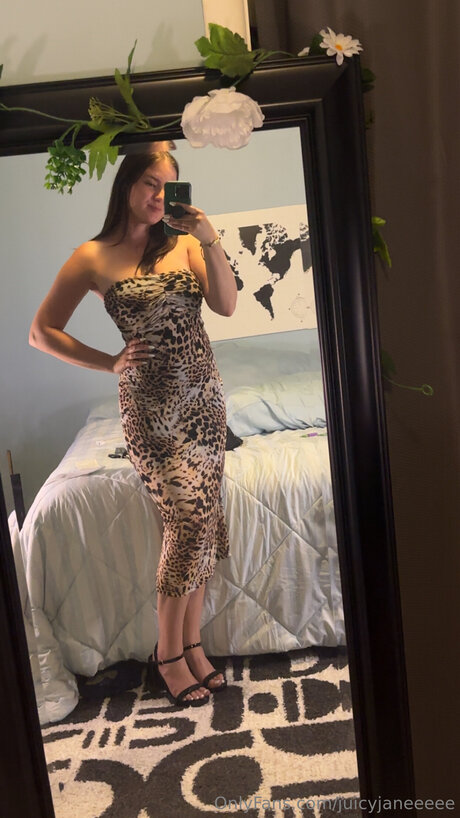 Juicyjaneeeee model hot photo