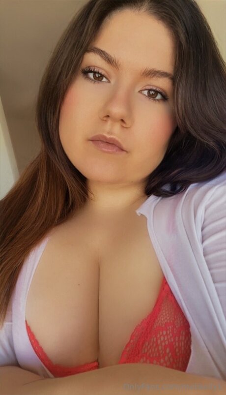 Melikelly1 model nice photo