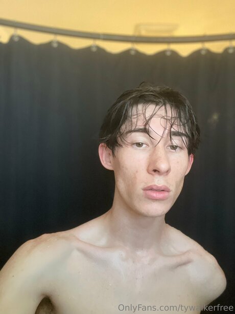 Tywalkerfree naked star images