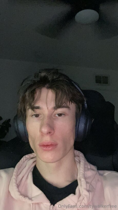 Tywalkerfree nudes model pics