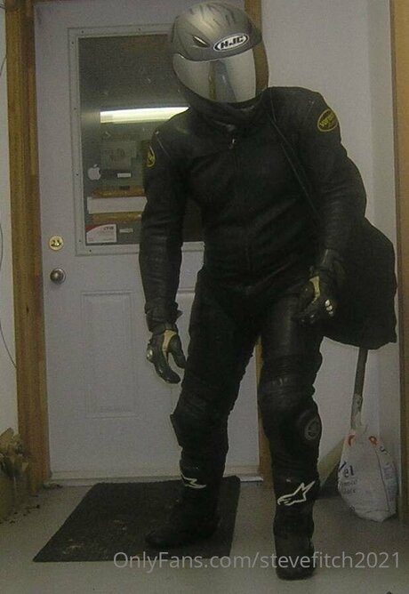 Stevefitch2021 model naked photo