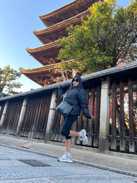 Goddess Ginnarosse erotic model pictures