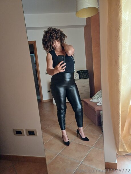 U497776772 hot model pic