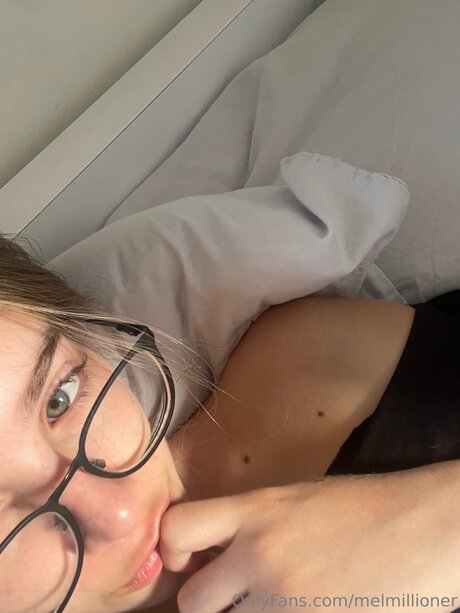 Melmillioner hot actress gallery