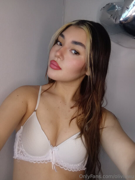 Oliviawu model exclusive image