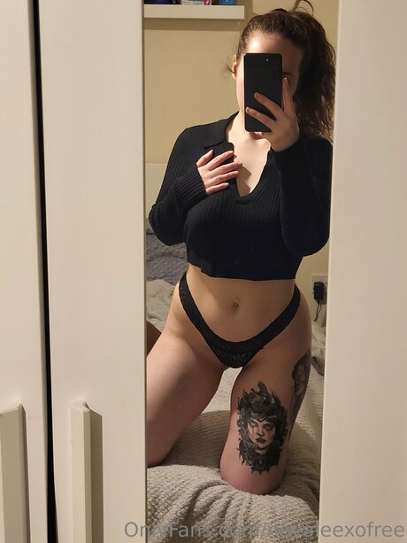 Novaleexofree art model pic