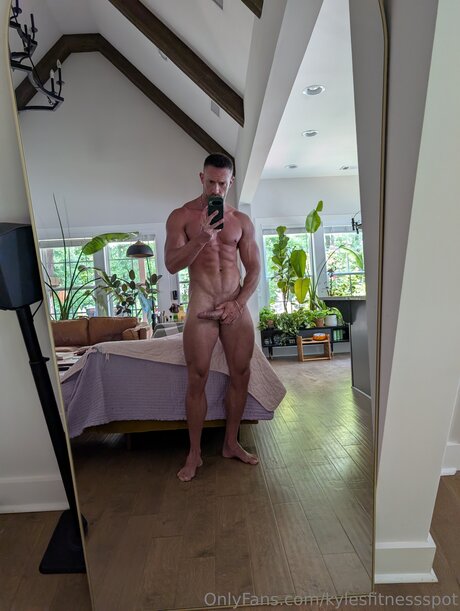 Kylesfitnessspot nudes star image