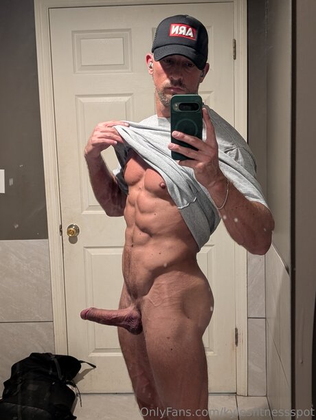 Kylesfitnessspot model erotic image