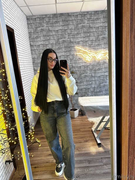 Emilyy Ly star high quality pic