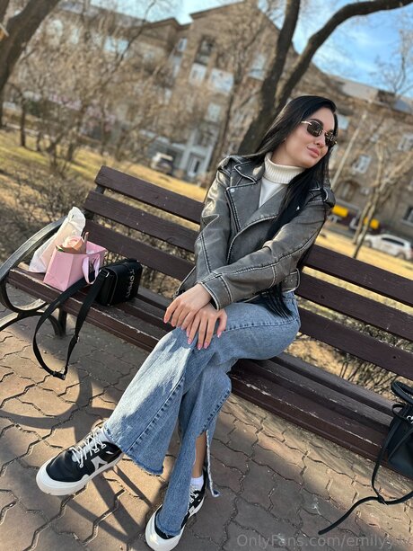 Emilyy Ly erotic star img