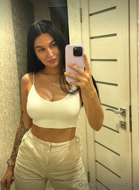 Emilyy Ly pretty pornstar picture