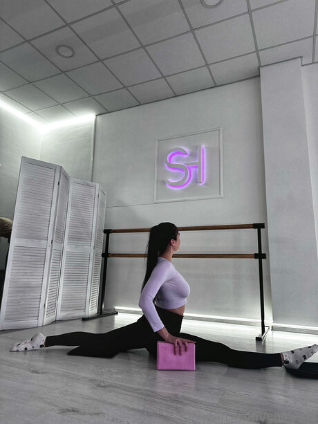 Emilyy Ly high quality pornstar images