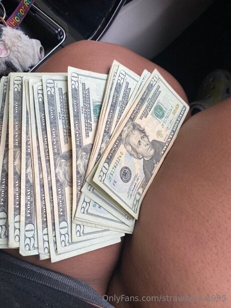 Strawberry1995 high quality actress pic