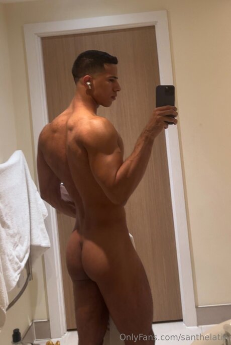 Santhelatin naked model pictures