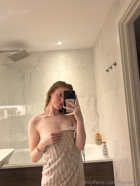 Lilyoneill sex model picture