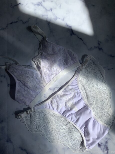 Valette Free naked actress image