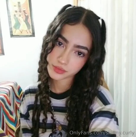 Skinny Curly free star pic