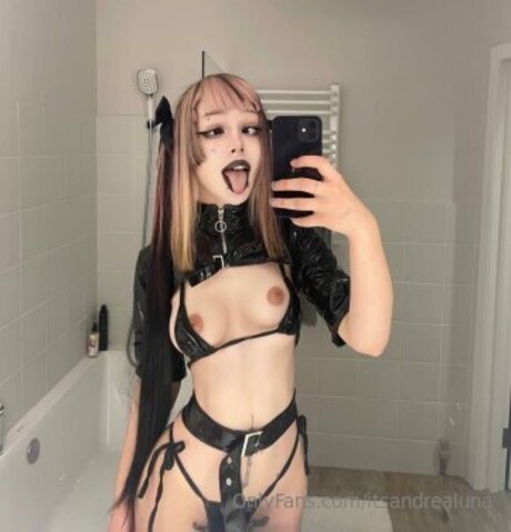 Itsandrealuna pornstar nudes archive