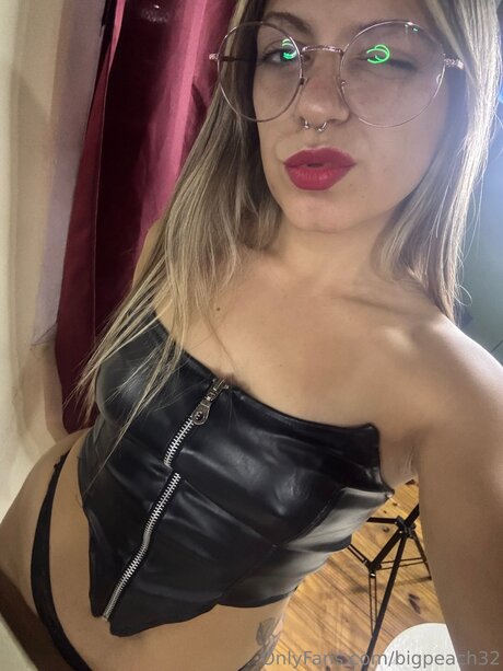 Bigpeach32 top star pics