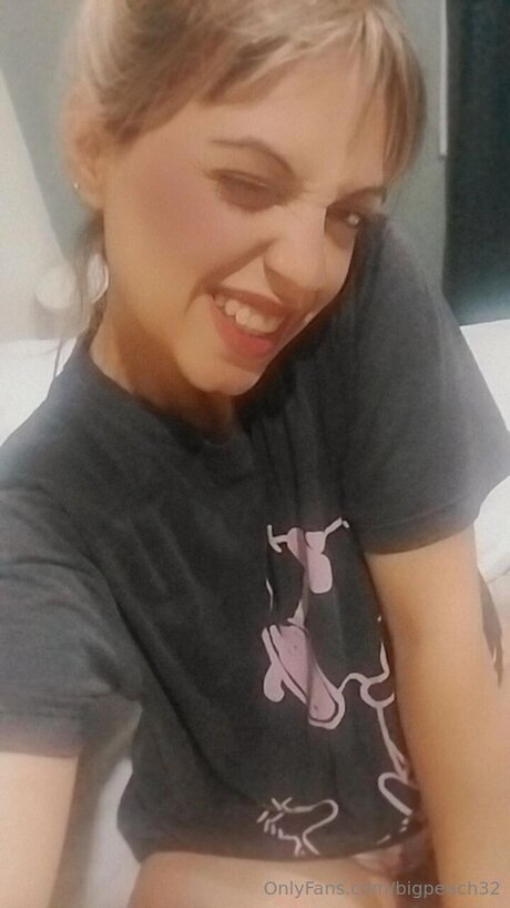 Bigpeach32 model sexy photo