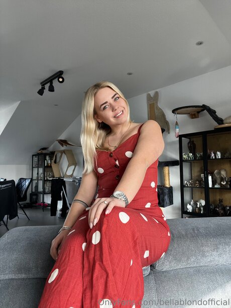 Bellablondofficial hot actress pics