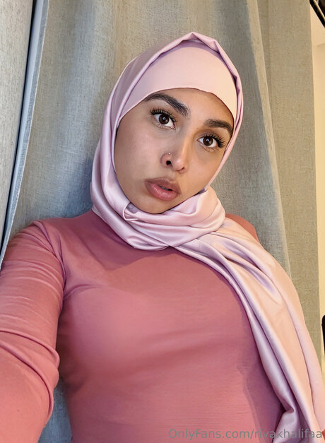 Riyakhalifaa hot actress image