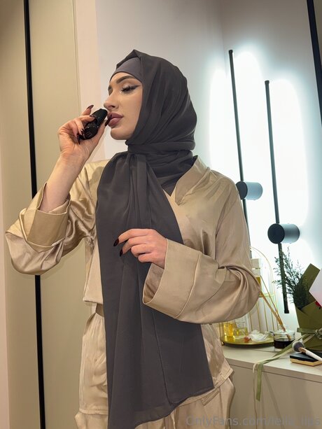 Leila Lips erotic actress pics