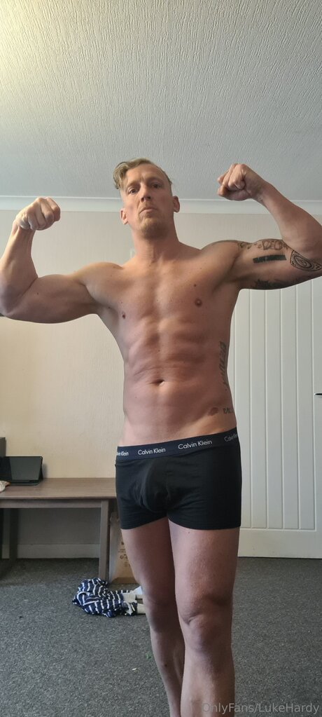 Lukehardy star nudes pic