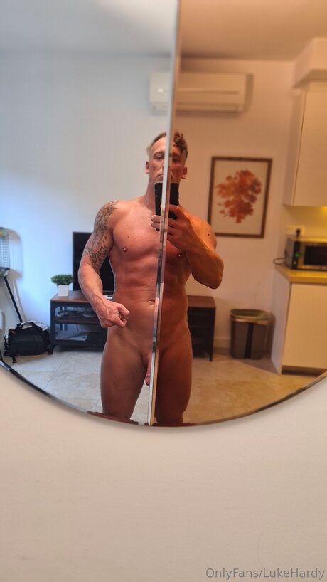 Lukehardy star nudes galleries