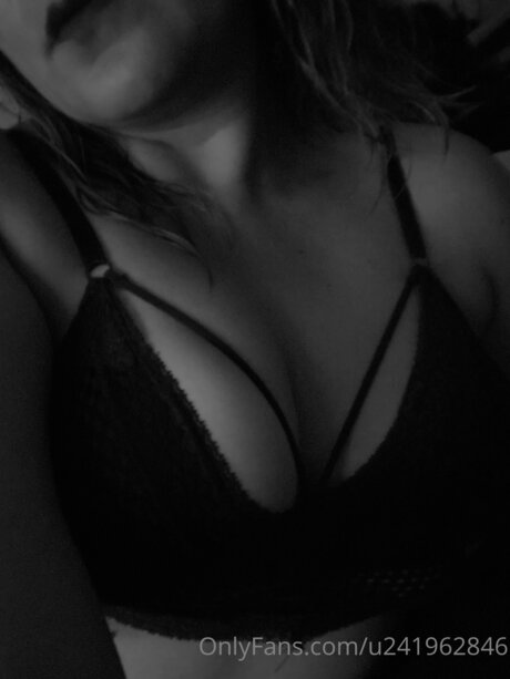 Onlyfanssexycamille beautiful model photos