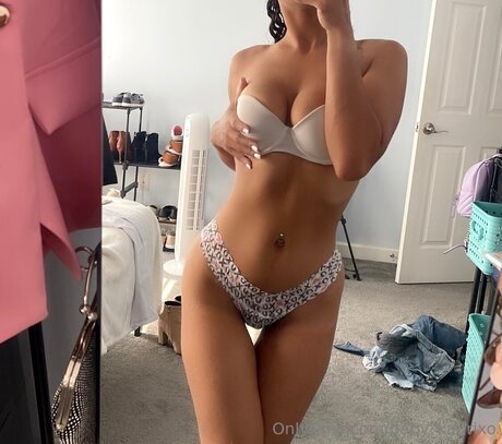 Baby Kaprixo porn actress photo